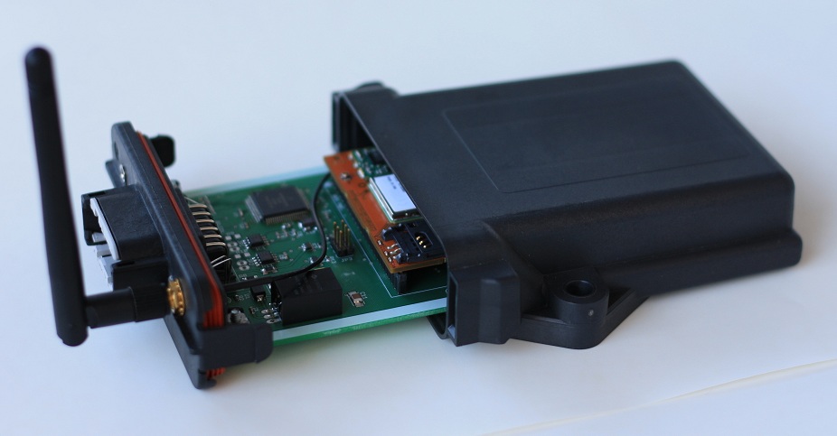 GSM modem with dual CAN in Deutsch enclosure